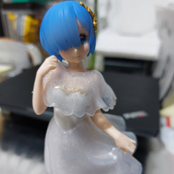 Super Pretty Cute Anime Girl In a Pretty Princess Dress in Gold Toned Gold Heels - Picture 13 of 13